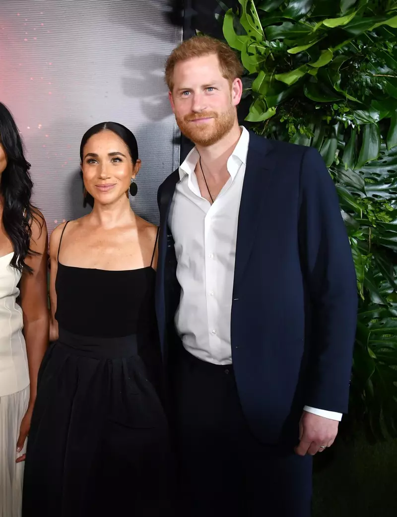 Meghan Markle transmite un mesaj cu rochia sa florală DINPOPOR